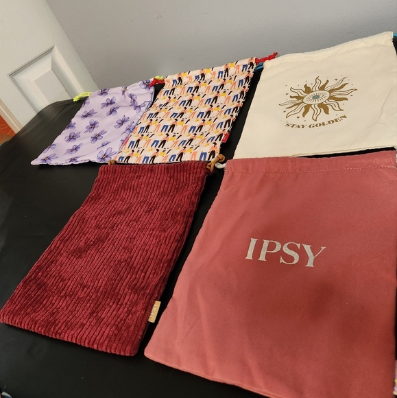 16 Ipsy Makeup Bags Vibrant Multi-Patterned Bag Collection - Picture 4 of 7